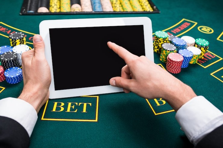 Antarmuka aplikasi mobile dinasti138 menampilkan pasar sepak bola Liga 1 dan permainan dealer langsung